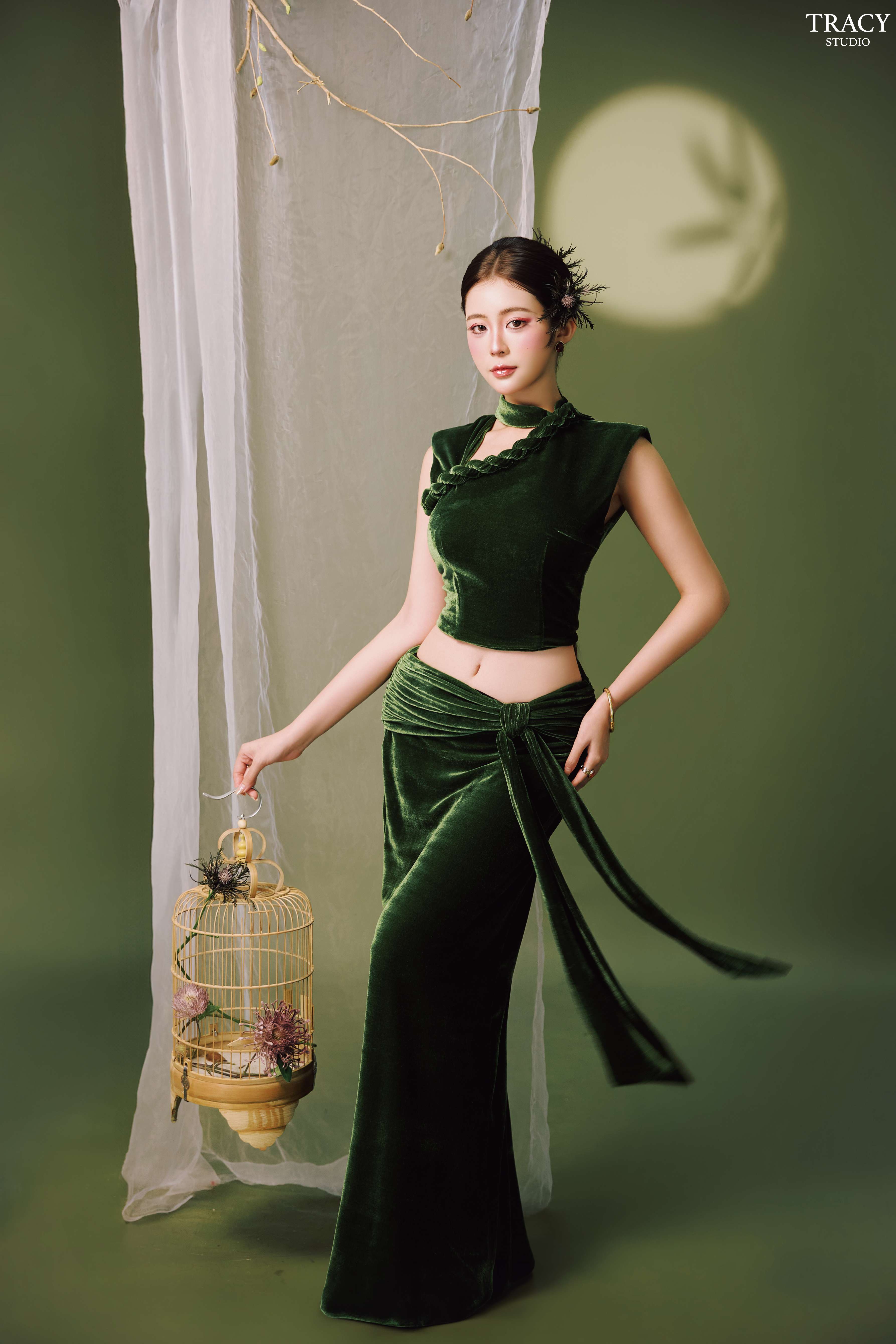 frontend/img/gallery/anh-tet-yem-ao-dai/tracy-studio-chup-concept-trung-thu-thanh-truc (2).jpg